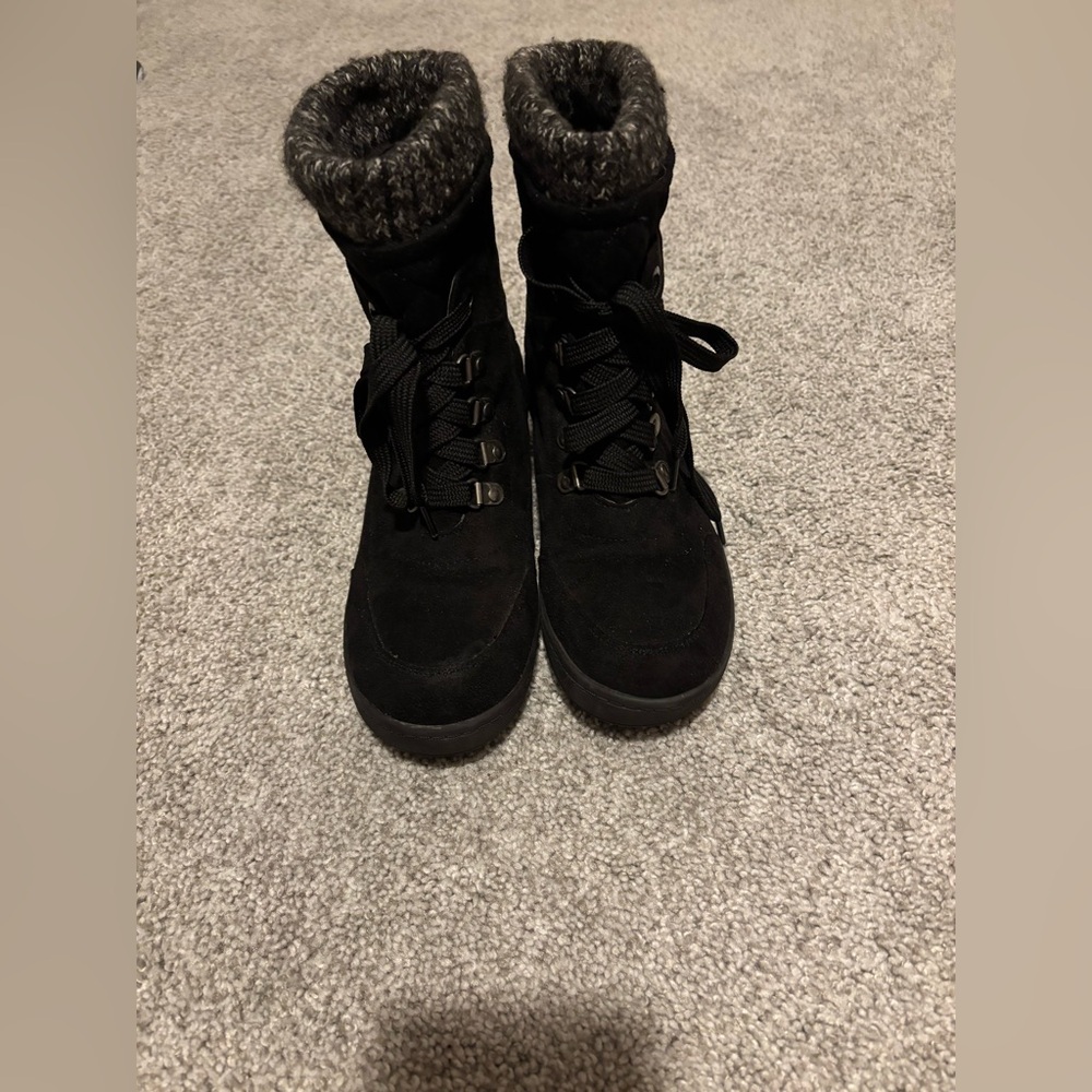 Guess Black Lace-Up Suede Winter Boots with Knit Collar good condition Size 6